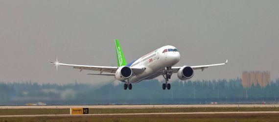 Testvlucht voor eerste Chinese verkeersvliegtuig