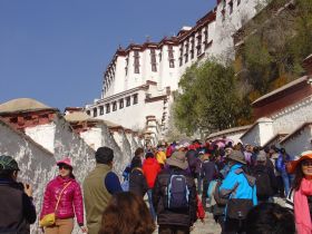 Hoge partijfunctionaris wil Tibet-beleid herzien