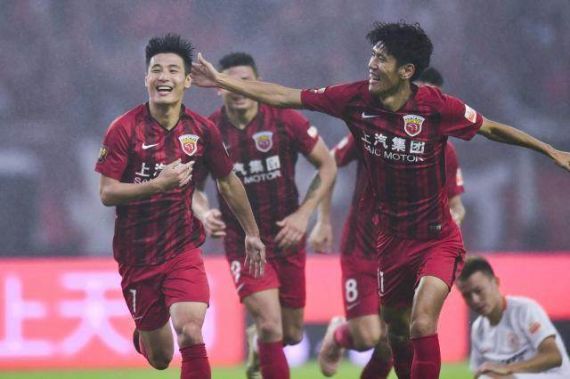 Shanghai SIPG stoot Guangzhou van de troon