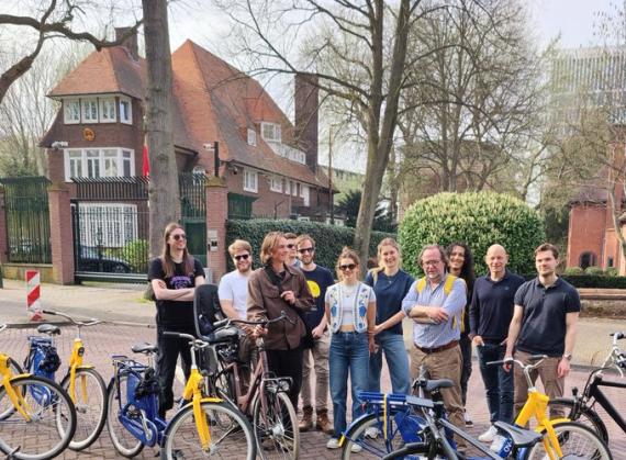 Fietstocht: De Chinees die uit het raam viel en verdween